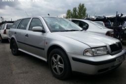 Náhradní díly z vozu Škoda Octavia I